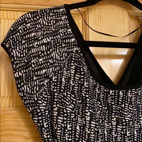 Brand new, black and white patterned dress - Picture 4 of 6